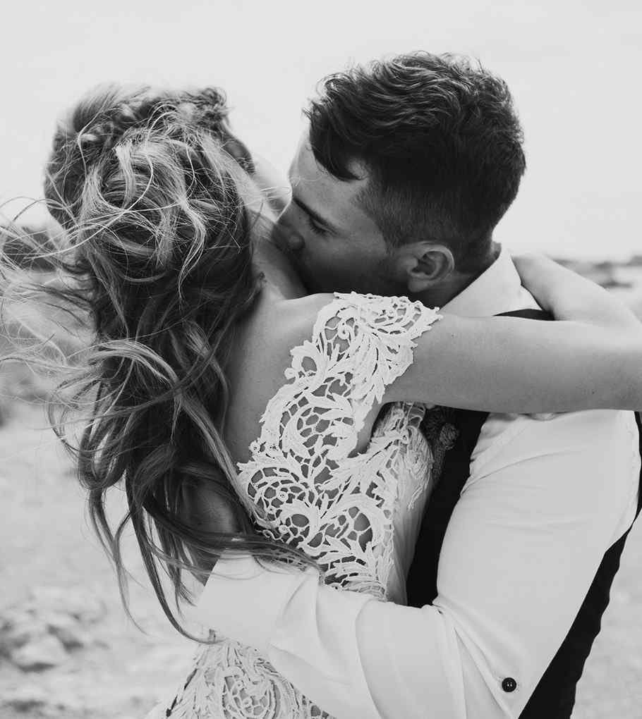 https://californiaweddingphotos.com/wp-content/uploads/2020/10/home_01_image_01.jpg