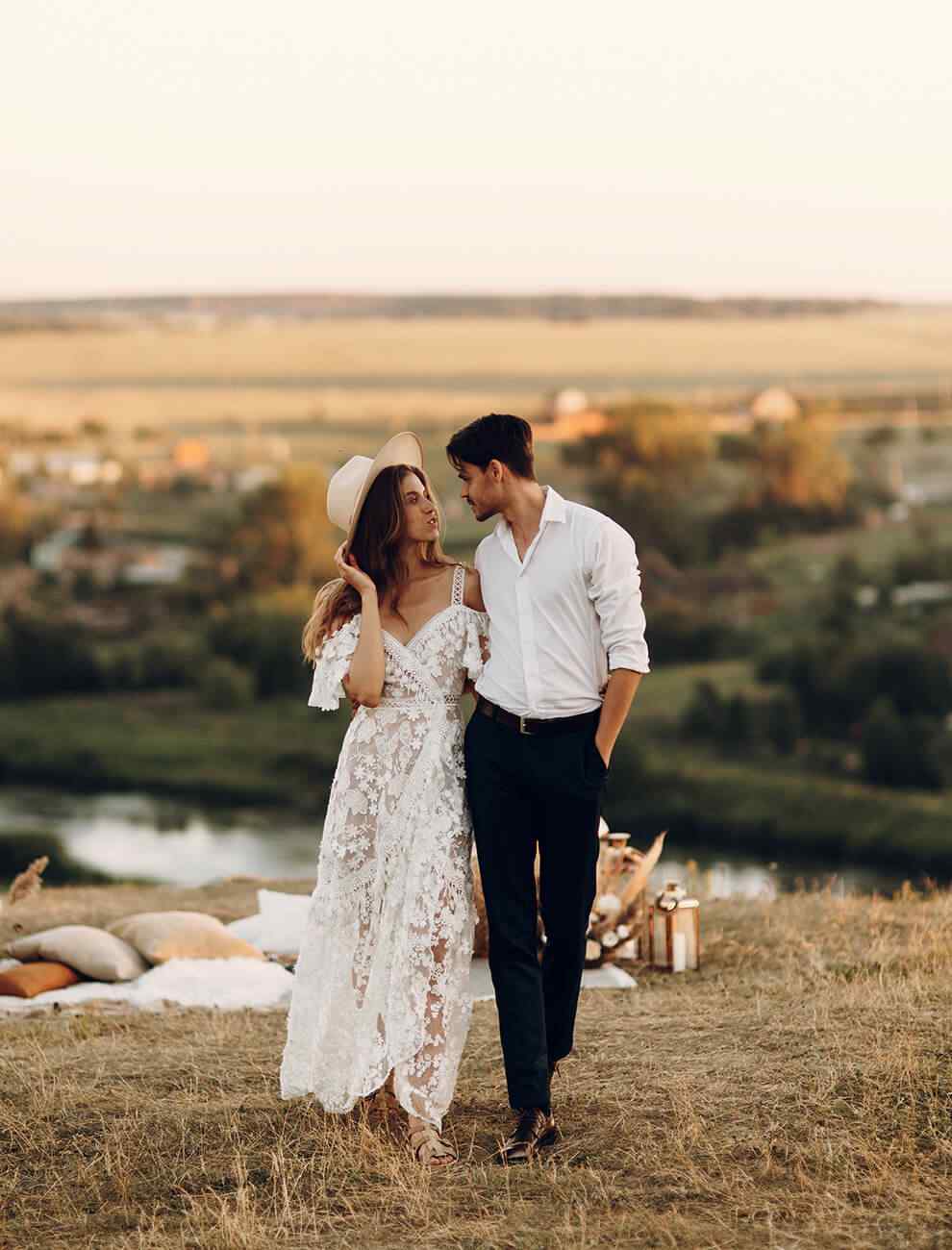 https://californiaweddingphotos.com/wp-content/uploads/2020/10/home_02_image_01.jpg
