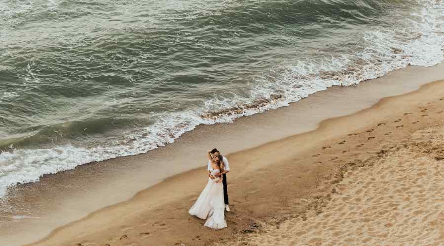 https://californiaweddingphotos.com/wp-content/uploads/2020/10/home_02_image_03.jpg