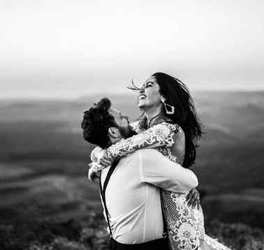 https://californiaweddingphotos.com/wp-content/uploads/2020/12/image_about_us_05.jpg